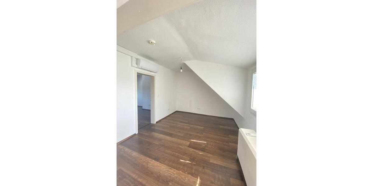 Dachgeschoßwohnung Solingen Mitte - 3 Zimmer, 69 m&sup2;, 679&euro; | Angebot:26254342