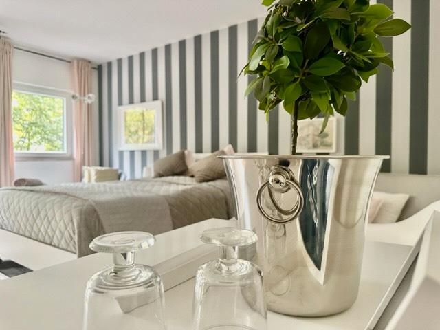 Etagenwohnung Düsseldorf Düsseltal - 1 Zimmer, 33 m&sup2;, 1.400&euro; | Angebot:19964735