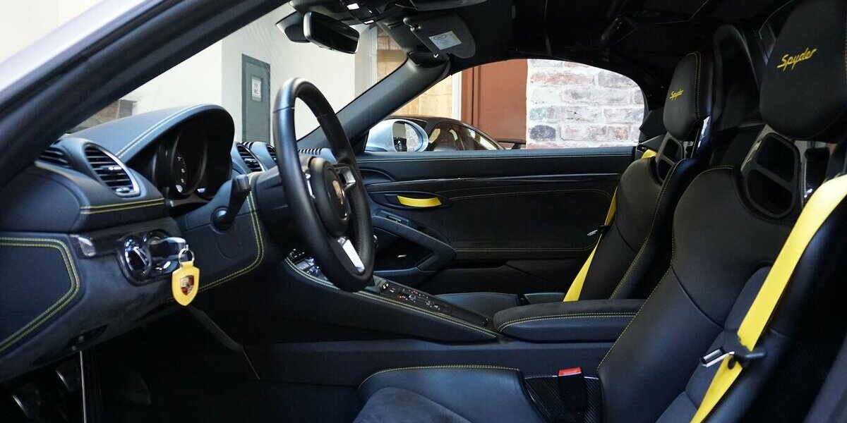 Porsche Boxster Spyder PCCB 918 PDLS+ Approved Bose 7.890 km 118.900 &euro; Wuppertal 42327