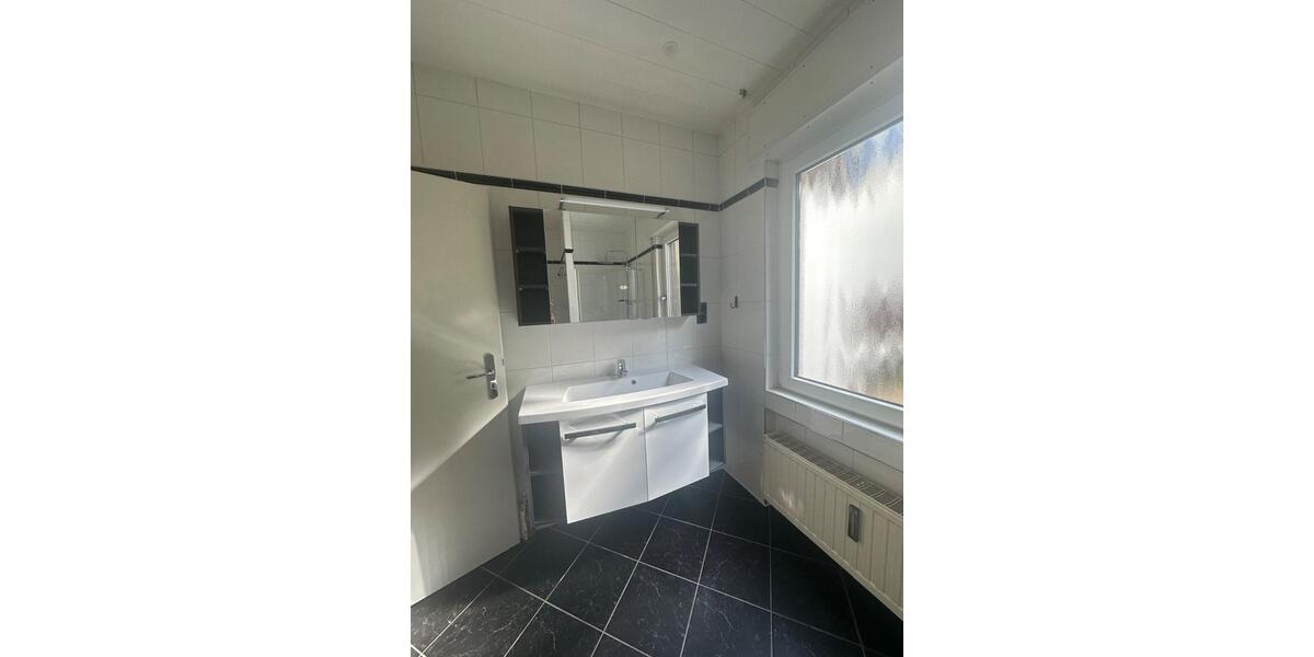 Erdgeschoßwohnung Schalksmühle - 4 Zimmer, 125 m&sup2;, 900&euro; | Angebot:26492779