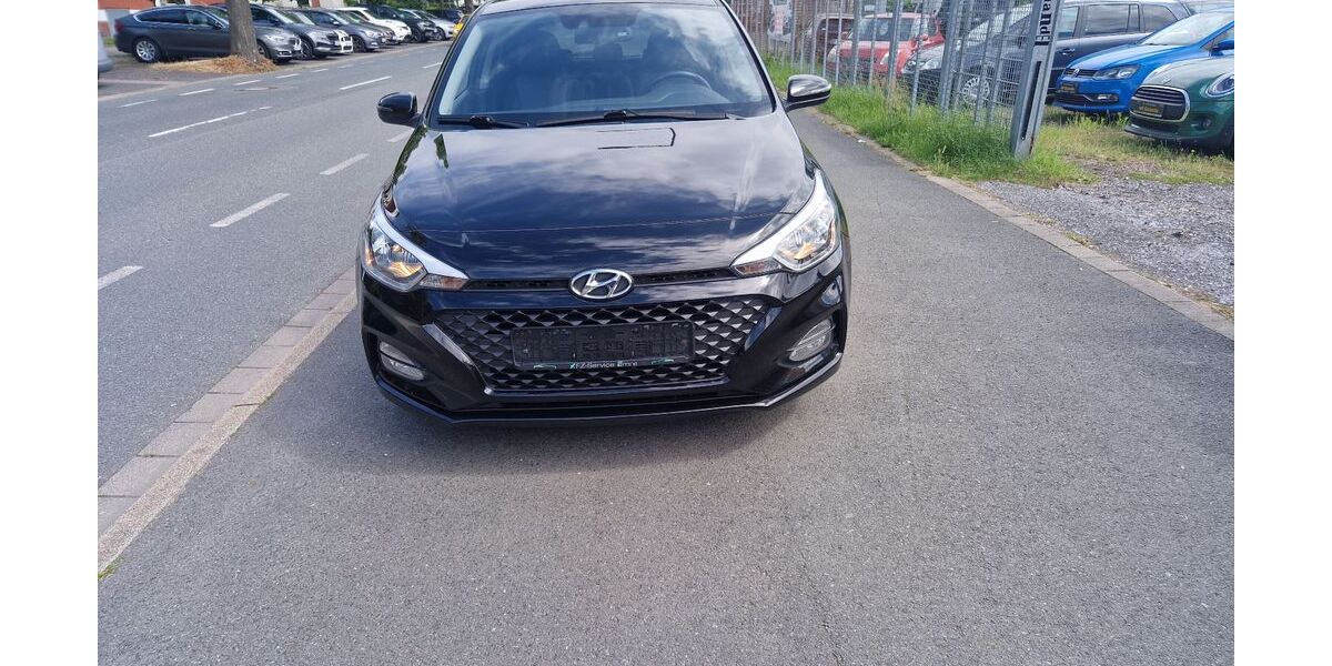 Hyundai i20 71.887 km 10.900 &euro; Düsseldorf 40549