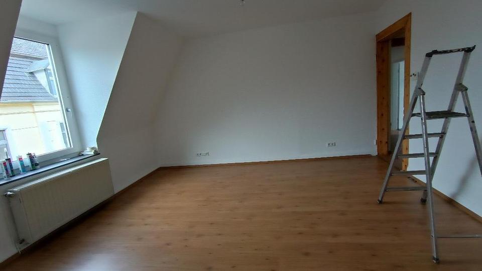 Dachgeschoßwohnung Wuppertal Gemarkung Langerfeld - 4 Zimmer, 100 m&sup2;, 950&euro; | Angebot:26324943