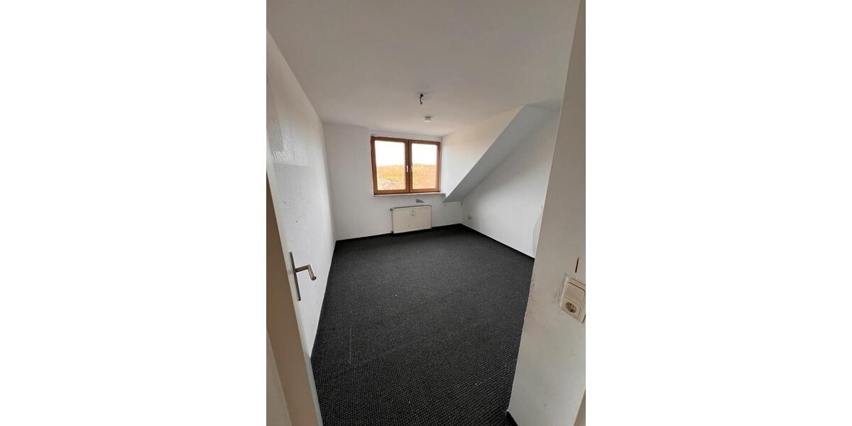 Dachgeschoßwohnung Gelsenkirchen Ückendorf - 3 Zimmer, 80 m&sup2;, 600&euro; | Angebot:26613530