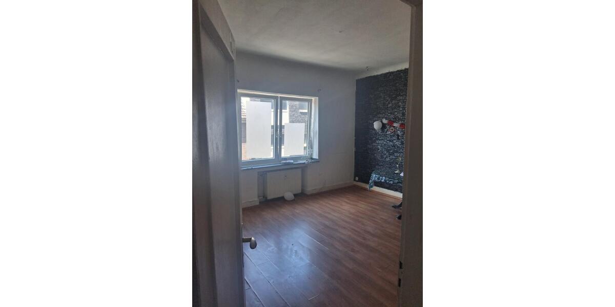Etagenwohnung Gelsenkirchen - 5 Zimmer, 100 m&sup2;, 700&euro; | Angebot:26546029