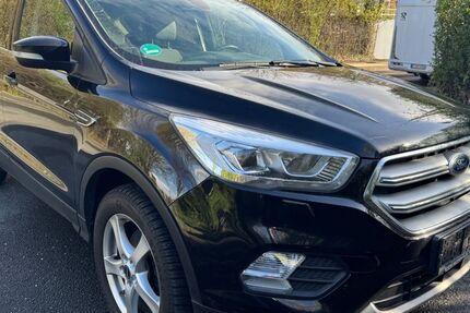 Ford Kuga 109.000 km 9.600 &euro; Essen 45147