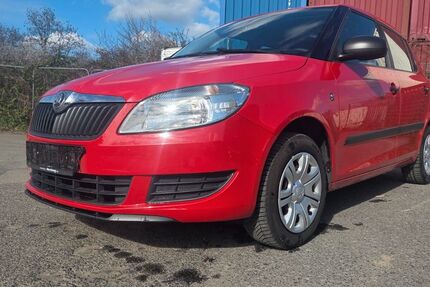 Skoda Fabia 99.980 km 5.200 &euro; Düsseldorf 40627