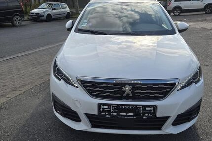 Peugeot 308 117.000 km 9.990 &euro; Gelsenkirchen 45884