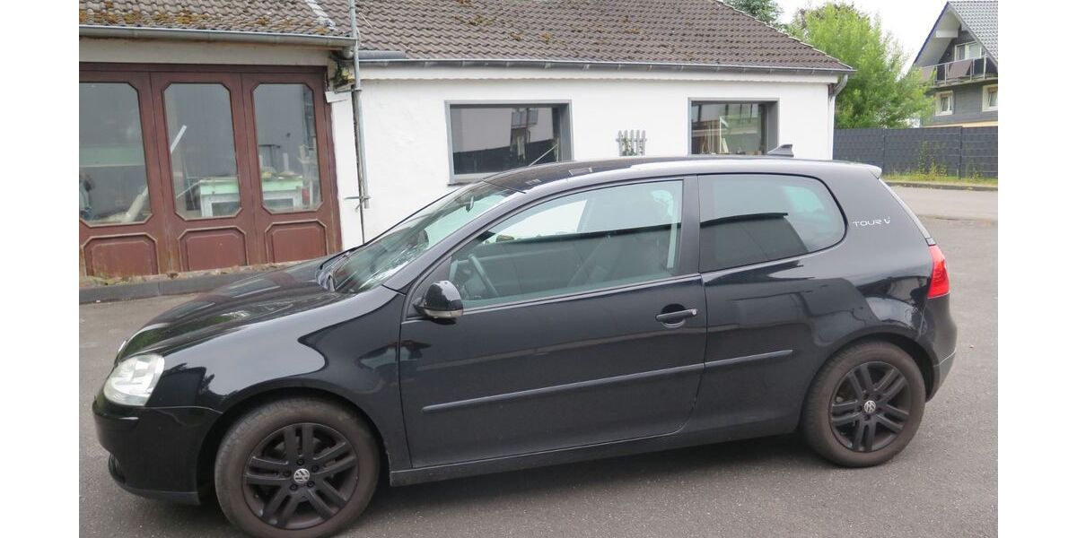 VW Golf 239.000 km 2.349 &euro; Wipperfürth 51688