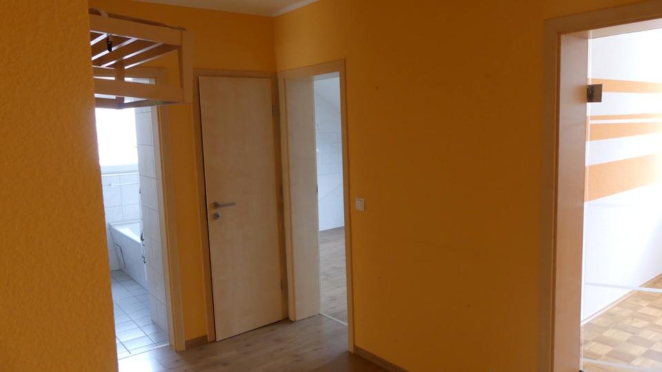 Dachgeschoßwohnung Langenfeld (Rheinland) - 3 Zimmer, 75 m&sup2;, 720&euro; | Angebot:26573037