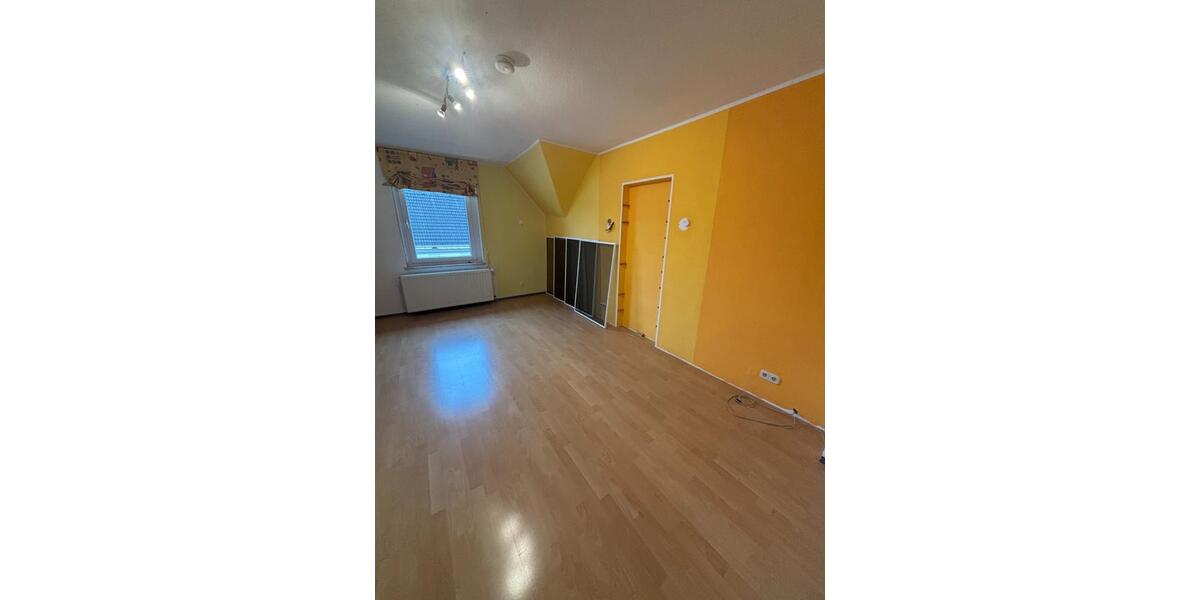 Etagenwohnung Solingen Central - 4 Zimmer, 110 m&sup2;, 1.290&euro; | Angebot:25766915