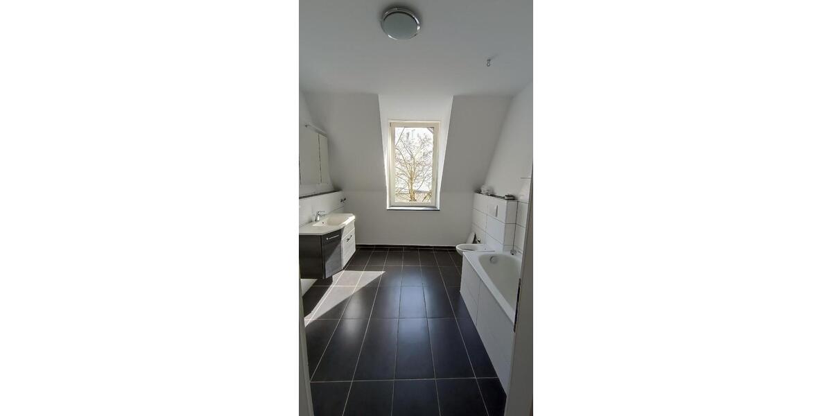 Dachgeschoßwohnung Wuppertal Gemarkung Langerfeld - 4 Zimmer, 100 m&sup2;, 950&euro; | Angebot:26324943