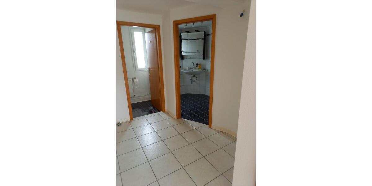 Dachgeschoßwohnung Radevormwald - 2.5 Zimmer, 70 m&sup2;, 455&euro; | Angebot:26415536
