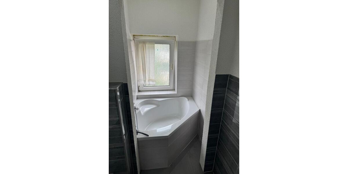 Etagenwohnung Velbert Velbert-Mitte - 2 Zimmer, 95 m&sup2;, 750&euro; | Angebot:26643584