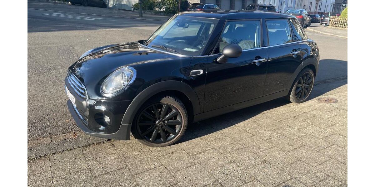 Mini ONE 152.000 km 7.200 &euro; Düsseldorf 40215