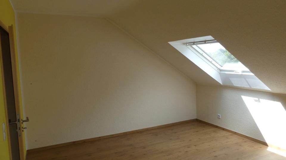 Dachgeschoßwohnung Langenfeld (Rheinland) - 3 Zimmer, 75 m&sup2;, 720&euro; | Angebot:26573037