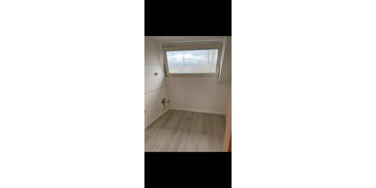 Dachgeschoßwohnung Essen Stadtbezirk V - 2.5 Zimmer, 40 m&sup2;, 320&euro; | Angebot:26613566