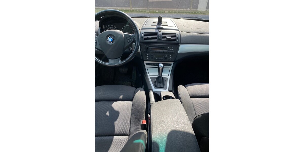 BMW X3 xDrive20d Aut/PANORAMA.SPORTSITZE:18-ZOLL.P 223.000 km 3.000 &euro; Hilden 40721