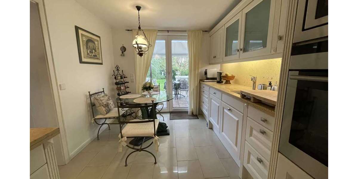 Etagenwohnung Düsseldorf Eller - 3 Zimmer, 126 m&sup2;, 399.900&euro; | Angebot:25685495