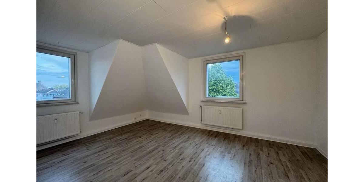 Dachgeschoßwohnung Bochum Günnigfeld - 5 Zimmer, 108 m&sup2;, 1.100&euro; | Angebot:26616645