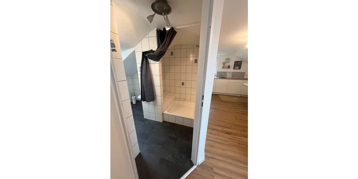 Dachgeschoßwohnung Essen Stadtbezirk II - 2.5 Zimmer, 55 m&sup2;, 890&euro; | Angebot:26007077