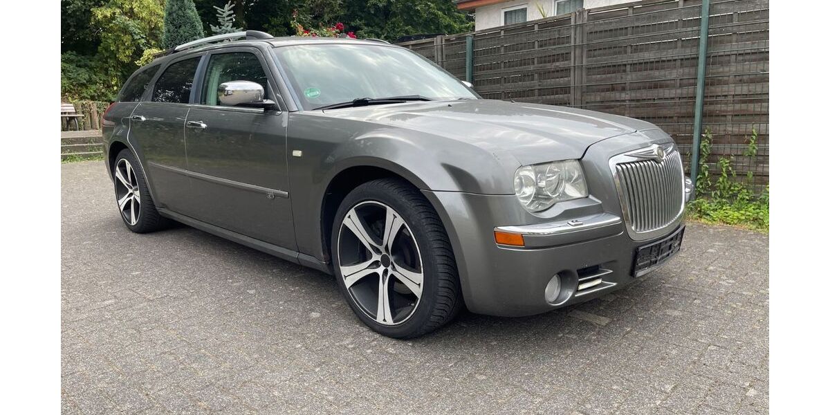Chrysler 300C 281.000 km 5.900 &euro; Essen 45357