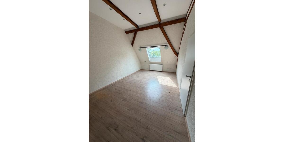 Dachgeschoßwohnung Ennepetal - 3 Zimmer, 106 m&sup2;, 900&euro; | Angebot:26614634