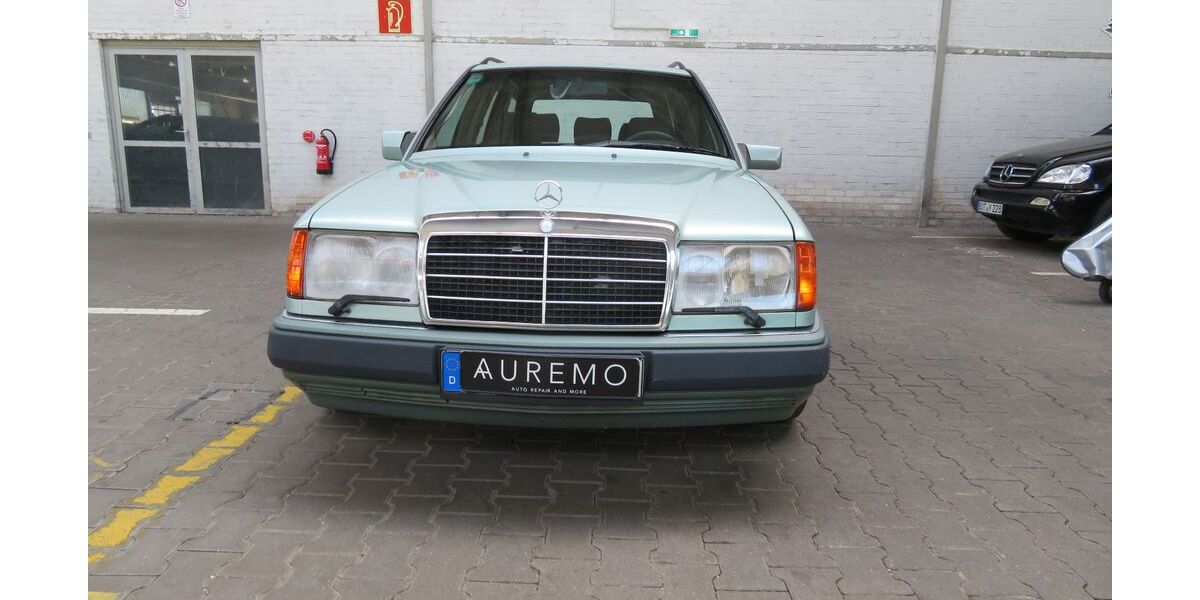 Mercedes-Benz E 300 268.155 km 10.900 &euro; Düsseldorf 40233