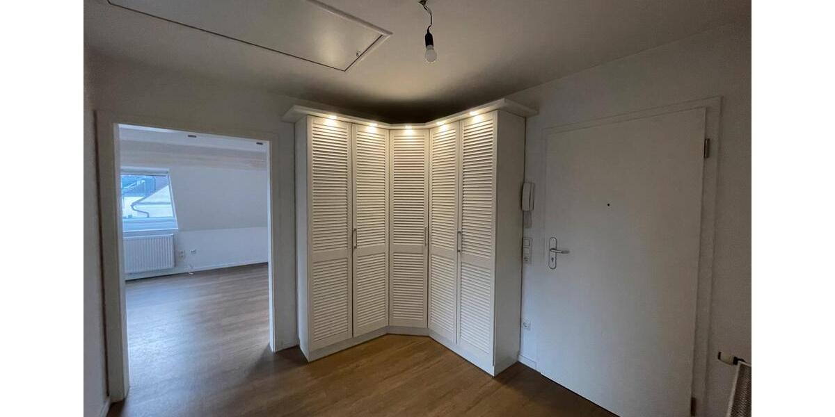Dachgeschoßwohnung Essen Huttrop - 3.5 Zimmer, 87 m&sup2;, 1.044&euro; | Angebot:25377302