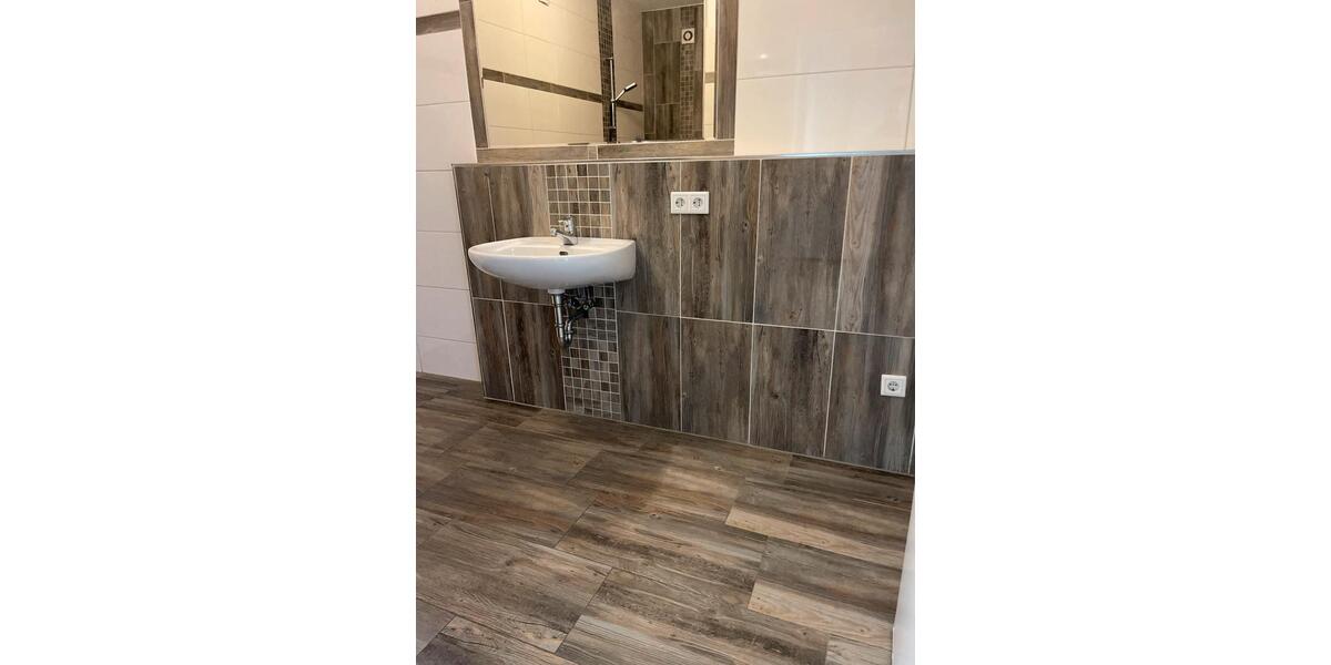 Erdgeschoßwohnung Remscheid Gemarkung Bergisch Born - 3 Zimmer, 90 m&sup2;, 1.250&euro; | Angebot:25974606