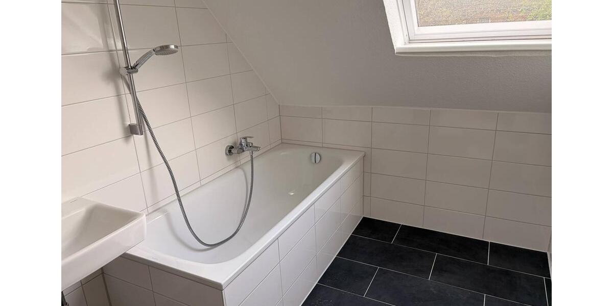 Dachgeschoßwohnung Düsseldorf Stadtbezirk 9 - 2 Zimmer, 49 m&sup2;, 590&euro; | Angebot:26603069