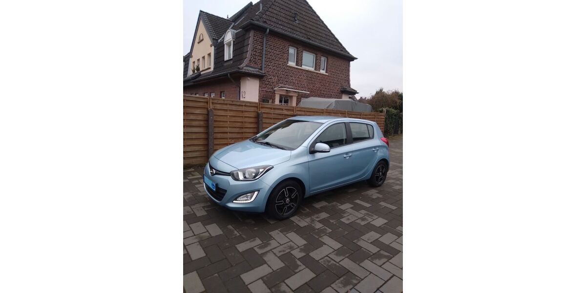 Hyundai i20 107.500 km 5.780 &euro; Hilden 40721