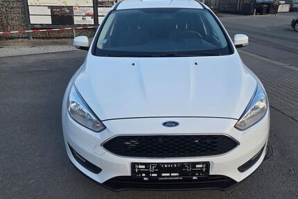Ford Focus 64.000 km 9.590 &euro; Gelsenkirchen 45884