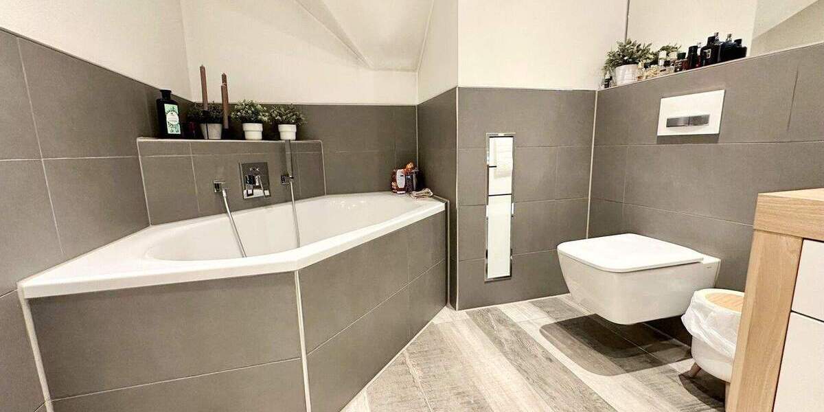 Etagenwohnung Velbert Mitte - 3 Zimmer, 131 m&sup2;, 359.000&euro; | Angebot:25689209