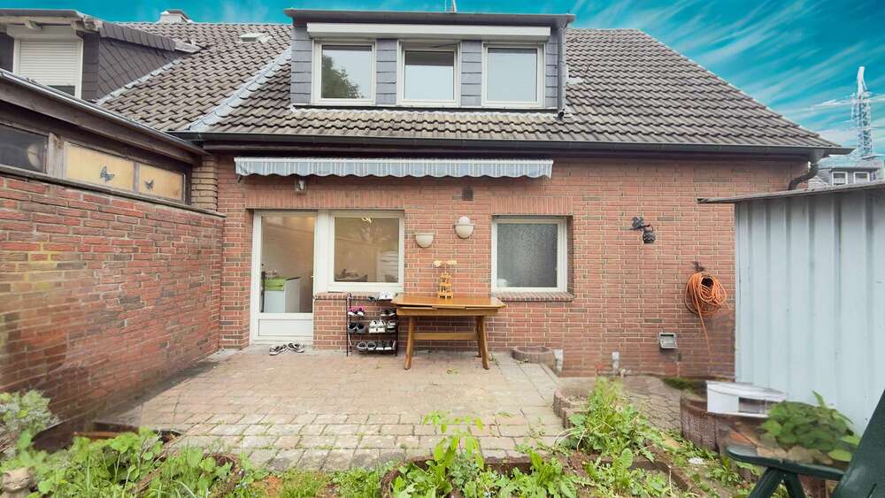 Doppelhaushälfte mit saniertem Erdgeschoss, gutem Dach, Garten & viel Gestaltungsspielraum - Zweifamilienhaus Essen Stadtbezirk IV | Angebot:26659984