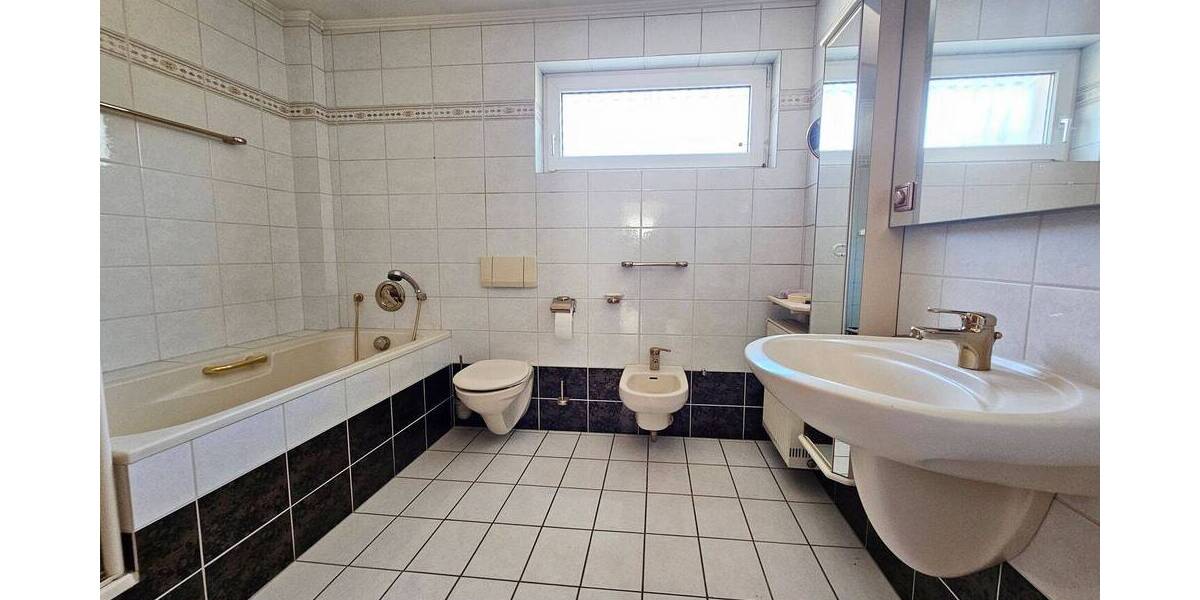 Einfamilienhaus Solingen Gräfrath - 3 Zimmer, 140 m&sup2;, 1.680&euro; | Angebot:26502717