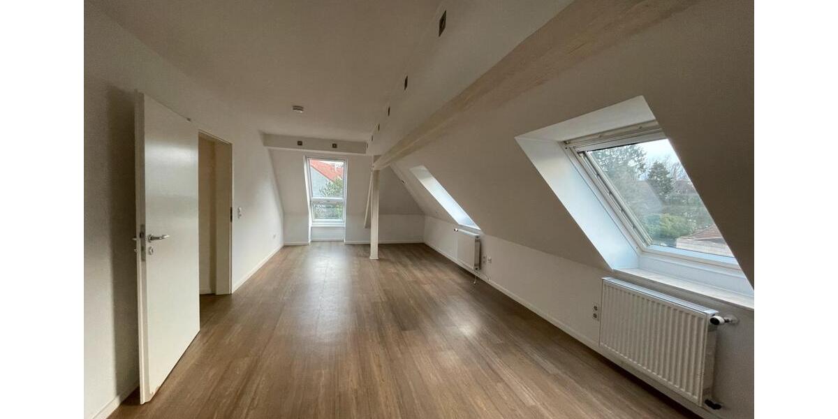 Dachgeschoßwohnung Essen Huttrop - 3.5 Zimmer, 87 m&sup2;, 1.044&euro; | Angebot:25377302
