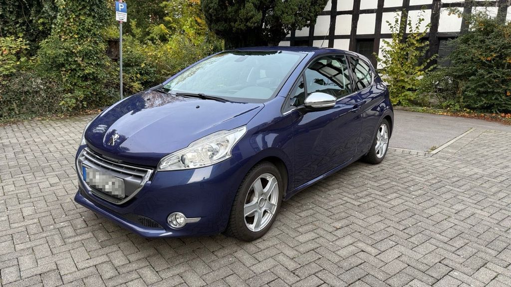 Peugeot 208 108.000 km 5.950 &euro; Hilden 40721