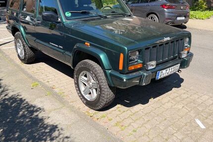 Jeep Cherokee 152.000 km 17.500 &euro; Düsseldorf 40545