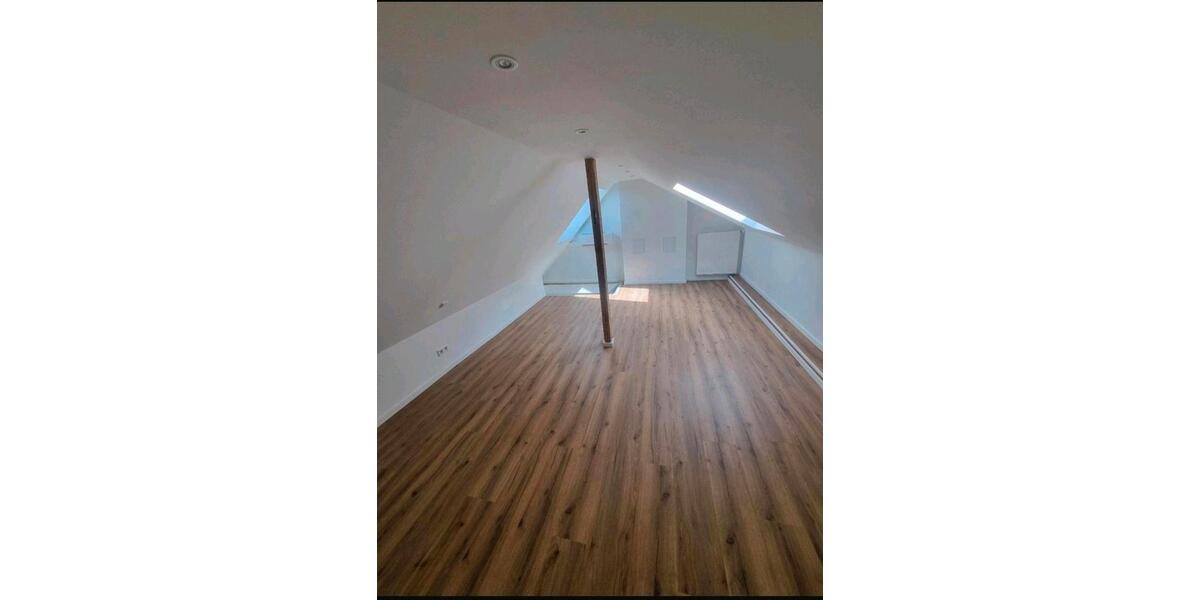 Dachgeschoßwohnung Wuppertal Lichtenplatz - 2 Zimmer, 80 m&sup2;, 940&euro; | Angebot:26483898