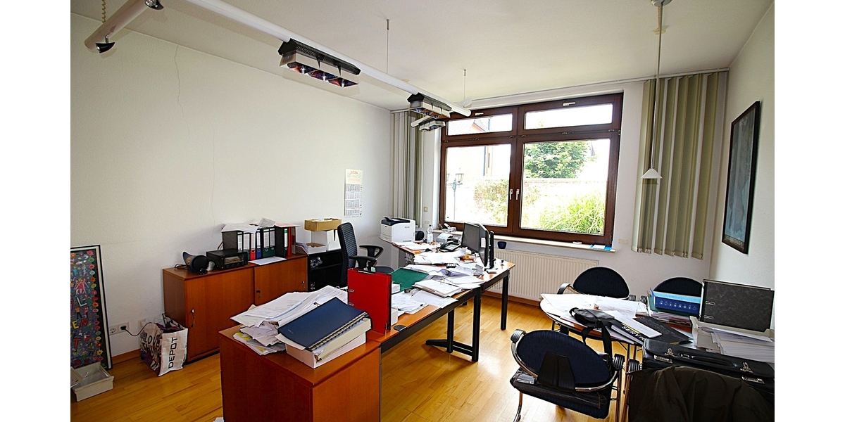 Kernsaniertes Einfamilienhaus mit (Bau)-Grundstück und großem Anbau mit vielen Nutzungsmöglichkeiten - Einfamilienhaus Solingen Ohligs | Angebot:23472326