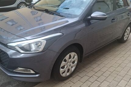 Hyundai i20 83.000 km 7.790 &euro; wuppertal 42277