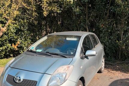 Toyota Yaris 83.000 km 3.699 &euro; Essen 45130