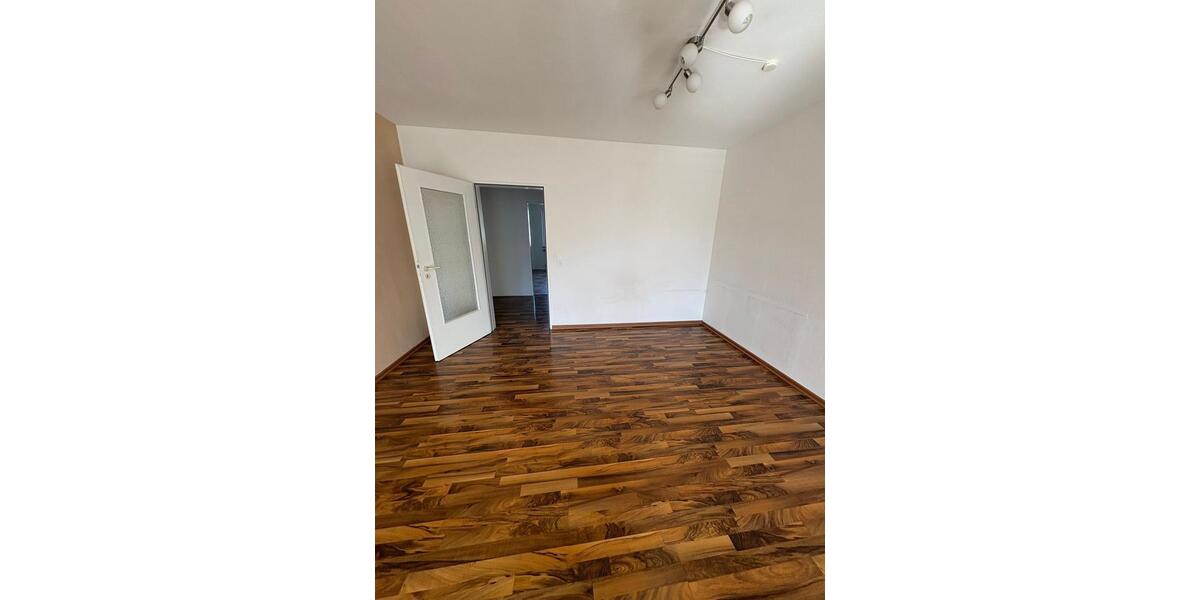 Etagenwohnung Wipperfürth - 3 Zimmer, 83 m&sup2;, 685&euro; | Angebot:25994040