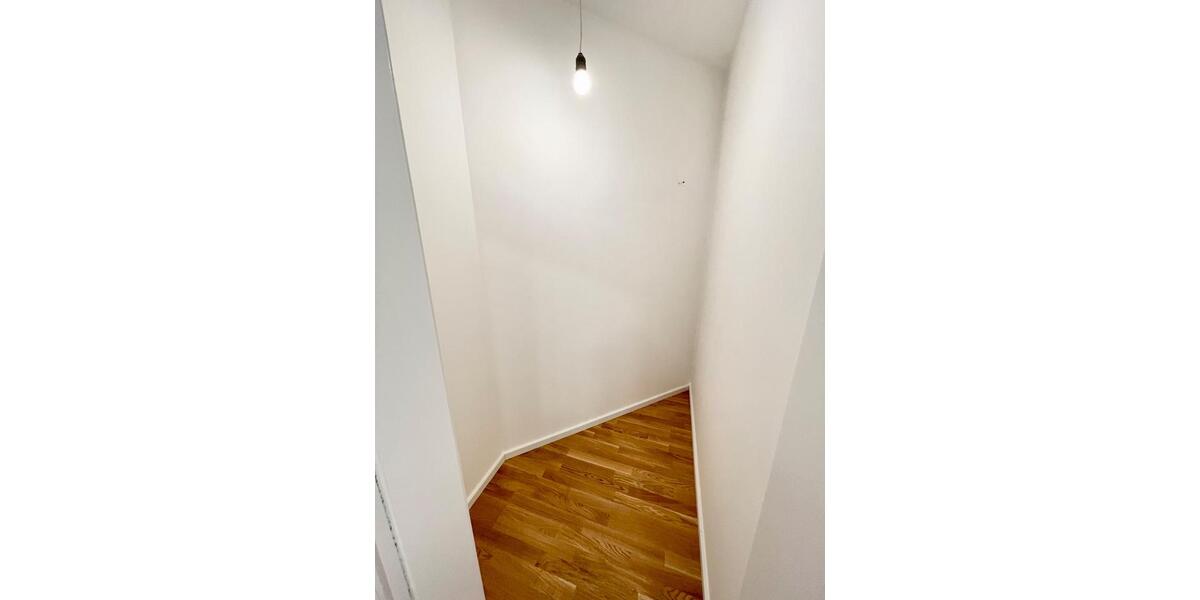 Dachgeschoßwohnung Solingen Burg - 3 Zimmer, 80 m&sup2;, 899&euro; | Angebot:25831726