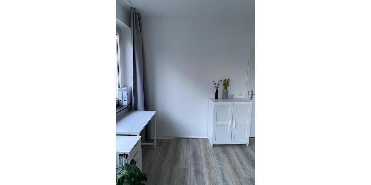 Etagenwohnung Düsseldorf Stadtmitte - 18 Zimmer, 70 m&sup2;, 600&euro; | Angebot:26602713