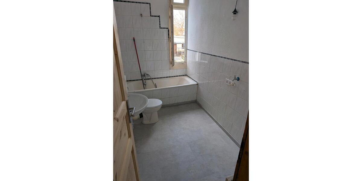 Etagenwohnung Schwelm - 4 Zimmer, 110 m&sup2;, 1.200&euro; | Angebot:25943765