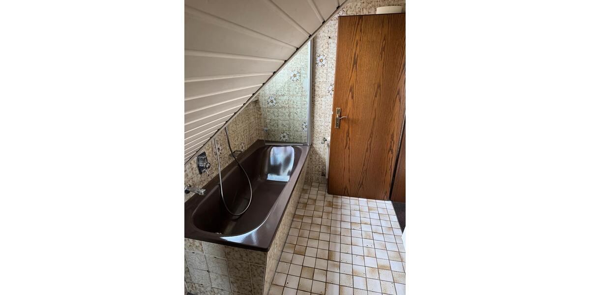 Dachgeschoßwohnung Langenfeld (Rheinland) - 2 Zimmer, 52 m&sup2;, 700&euro; | Angebot:24839218