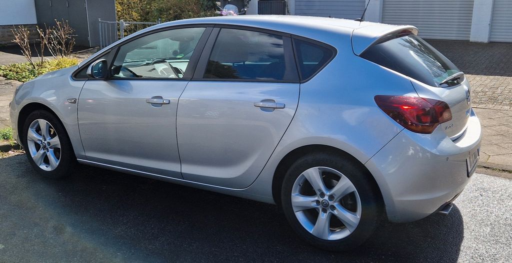 Opel Astra 102.000 km 5.555 &euro; Düsseldorf 40629