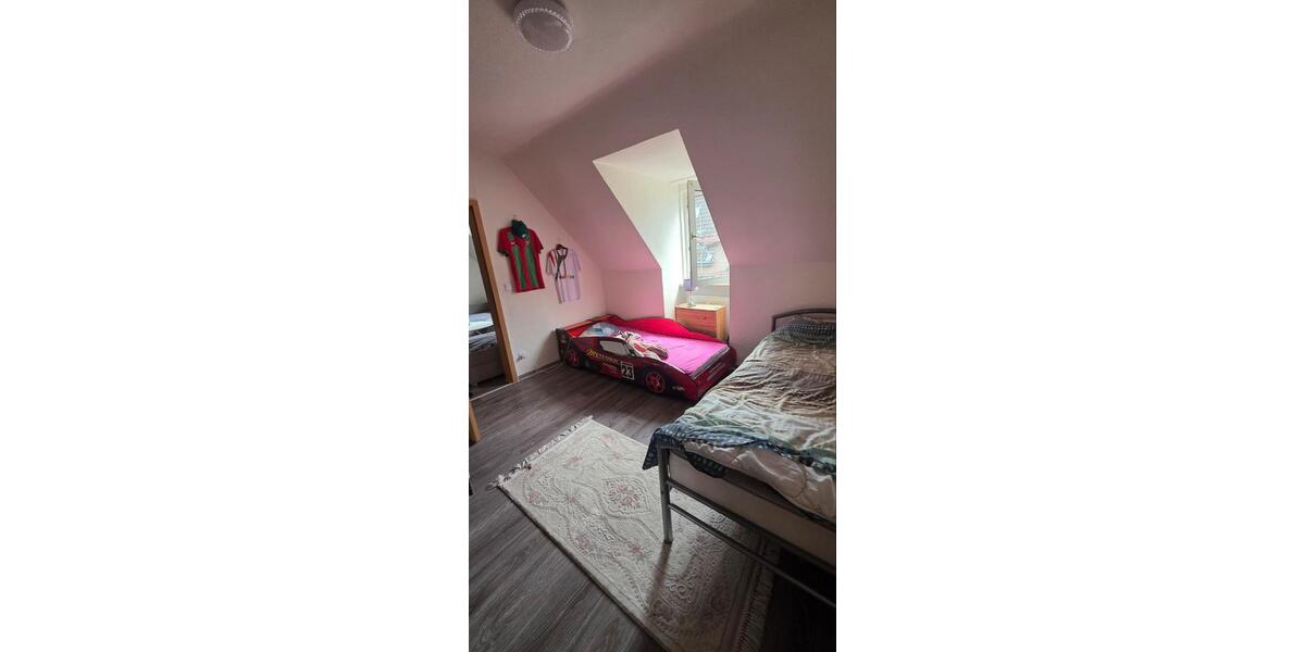 Dachgeschoßwohnung Gelsenkirchen Ückendorf - 2.5 Zimmer, 70 m&sup2;, 550&euro; | Angebot:26632817