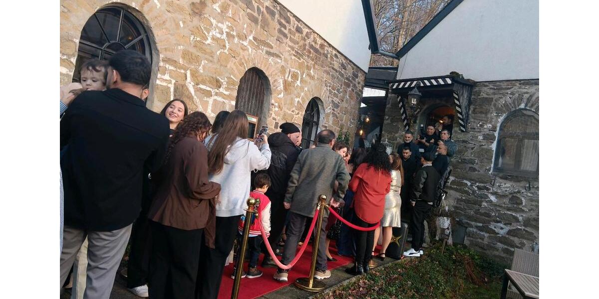 Einfamilienhaus Radevormwald - 8 Zimmer, 350 m&sup2;, 3.900&euro; | Angebot:25957722